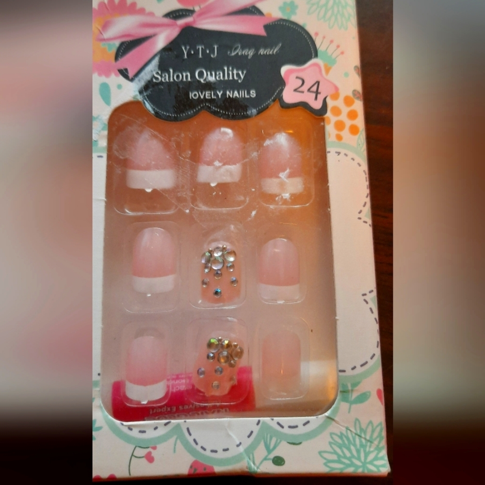 Press on nails
